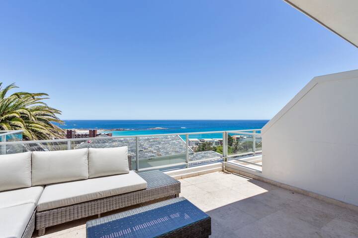 Summer Place Camps Bay – Newly Renovated Townhouse gallery image 4