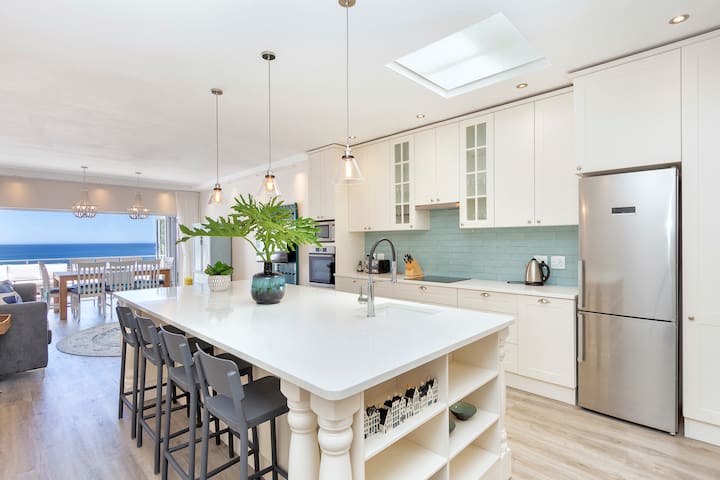 Summer Place Camps Bay – Newly Renovated Townhouse