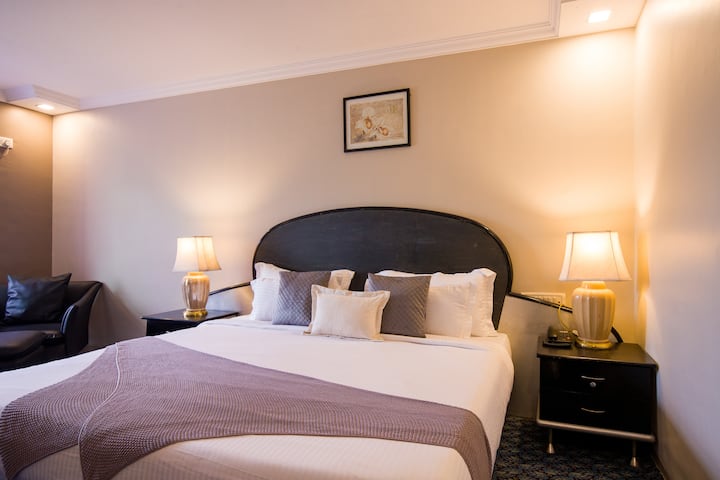 ALAYA STAYS JEEVANTARA SEIJI - 次级 · 入住带公共泳池、休息室和宴会厅