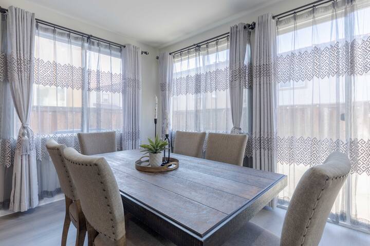 gated community , fenced yard , single family home gallery image 4