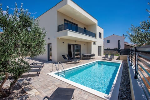 40% discount! TOP Villa for 8 with a private pool