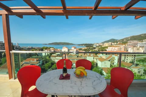 Four-bedroom penthouse in Becici