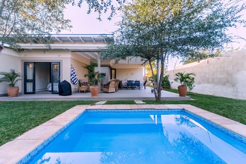 Cozy 2BR Retreat Near Vic Falls