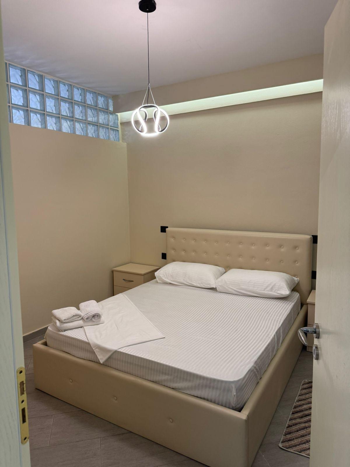 Listing 1456383384738395456