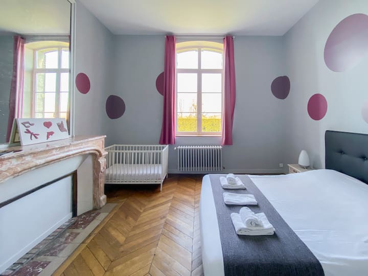 Grande chambre,  parquet, moulure , type haussmannien 