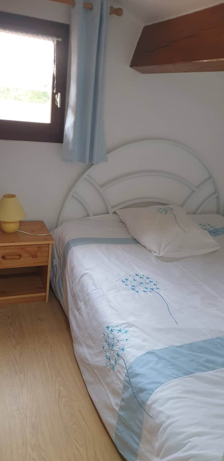 سرير فردي كبير على الميزان