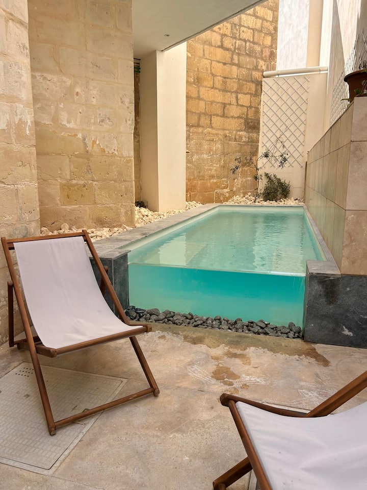 Ta’ Paris Townhouse with Pool