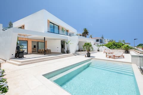 New villa, modern, heated pool, sea views & relax