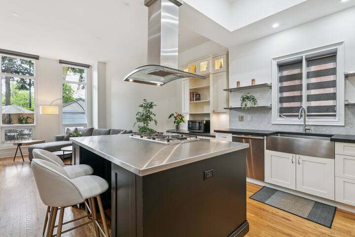 Modern 4-Bed 4Bath Home |Parking |Crib |Gym |Games gallery image 4