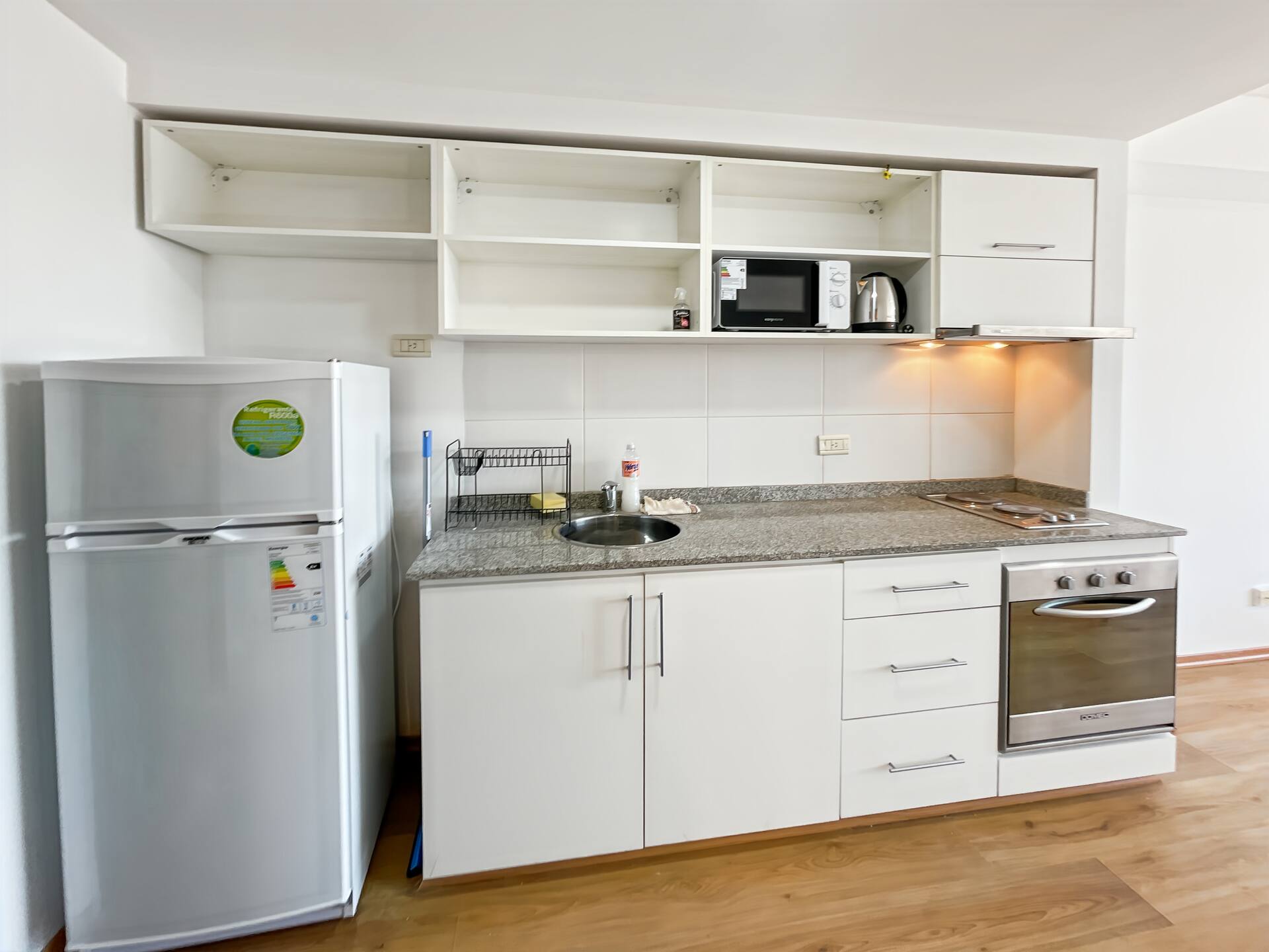 Studio apartment with pool and gym in Monserrat