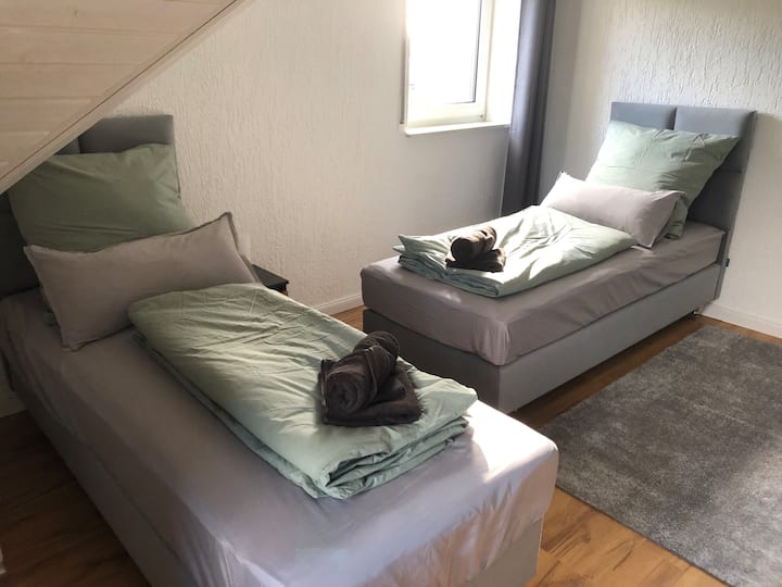 Dormitorio 1 con 2 camas individuales.