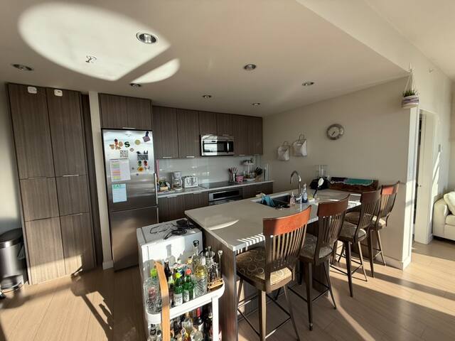 Modern Home in Heart of Downtown gallery image 3