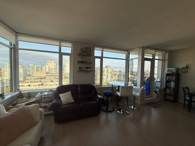 Modern Home in Heart of Downtown gallery image 5