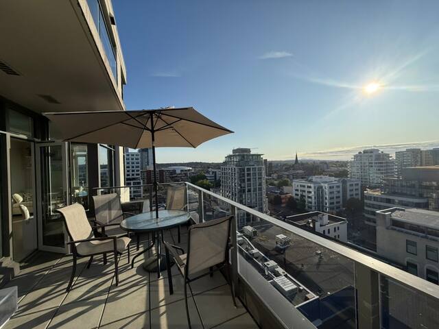 Modern Home in Heart of Downtown gallery image 4