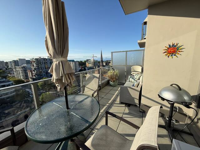 Modern Home in Heart of Downtown gallery image 2