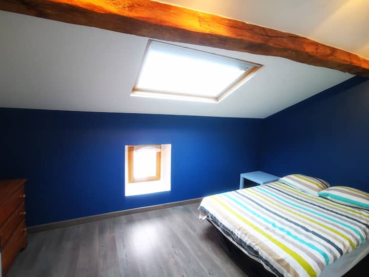 Втората спална соба (на вториот кат). Поглед кон Лоара.

Дупли кревет.