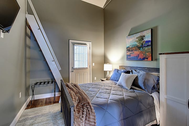 Spálňa a podkrovie.