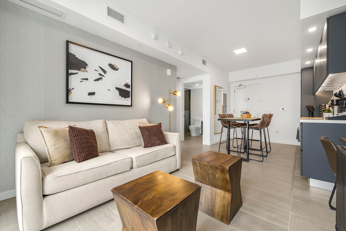 Successful Airbnb property: Urban apartment with balcony in Miami