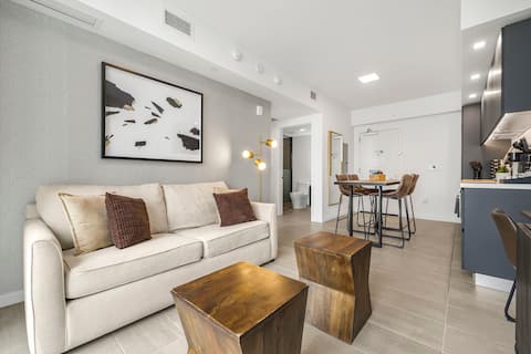 Successful Airbnb property: KING OF MIAMI - Center Downtown Bayside Pool/Gym in Cbd