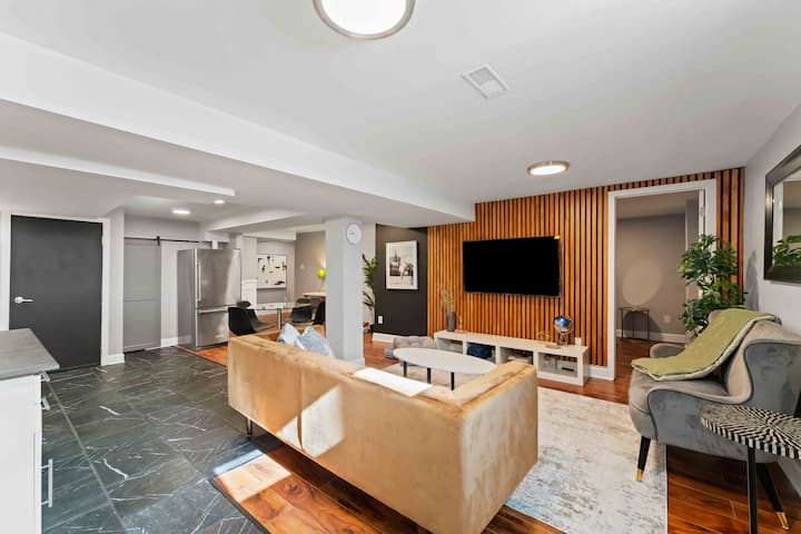 Custom 3 Bedroom  Basement Suite In Orleans - Gatineau