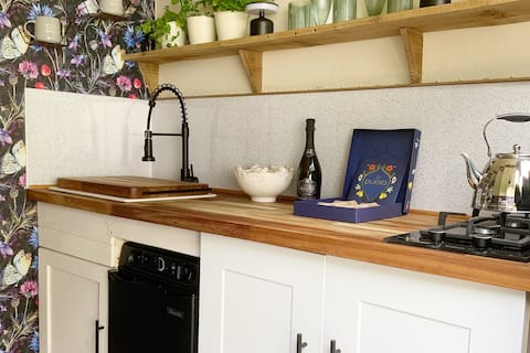 Top Airbnb: Luxury Glamping on a Lavender field with Hot-tub in Suffolk