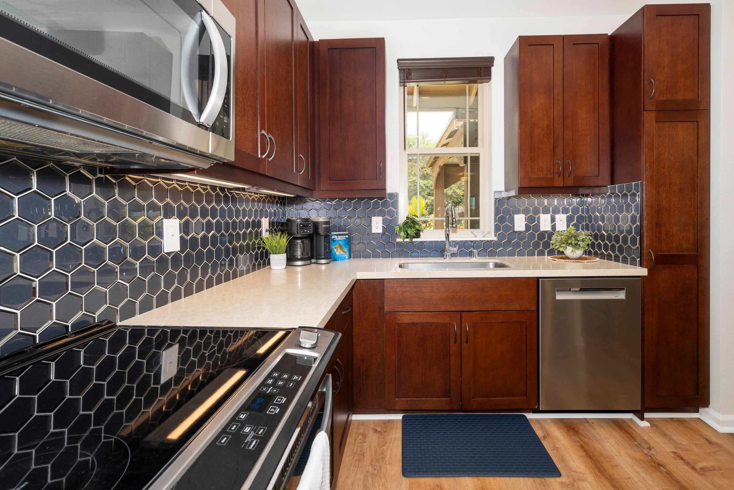 Home in Waianae · ★5.0 · 7 bedrooms · 12 beds · 5.5 private baths - Image 26