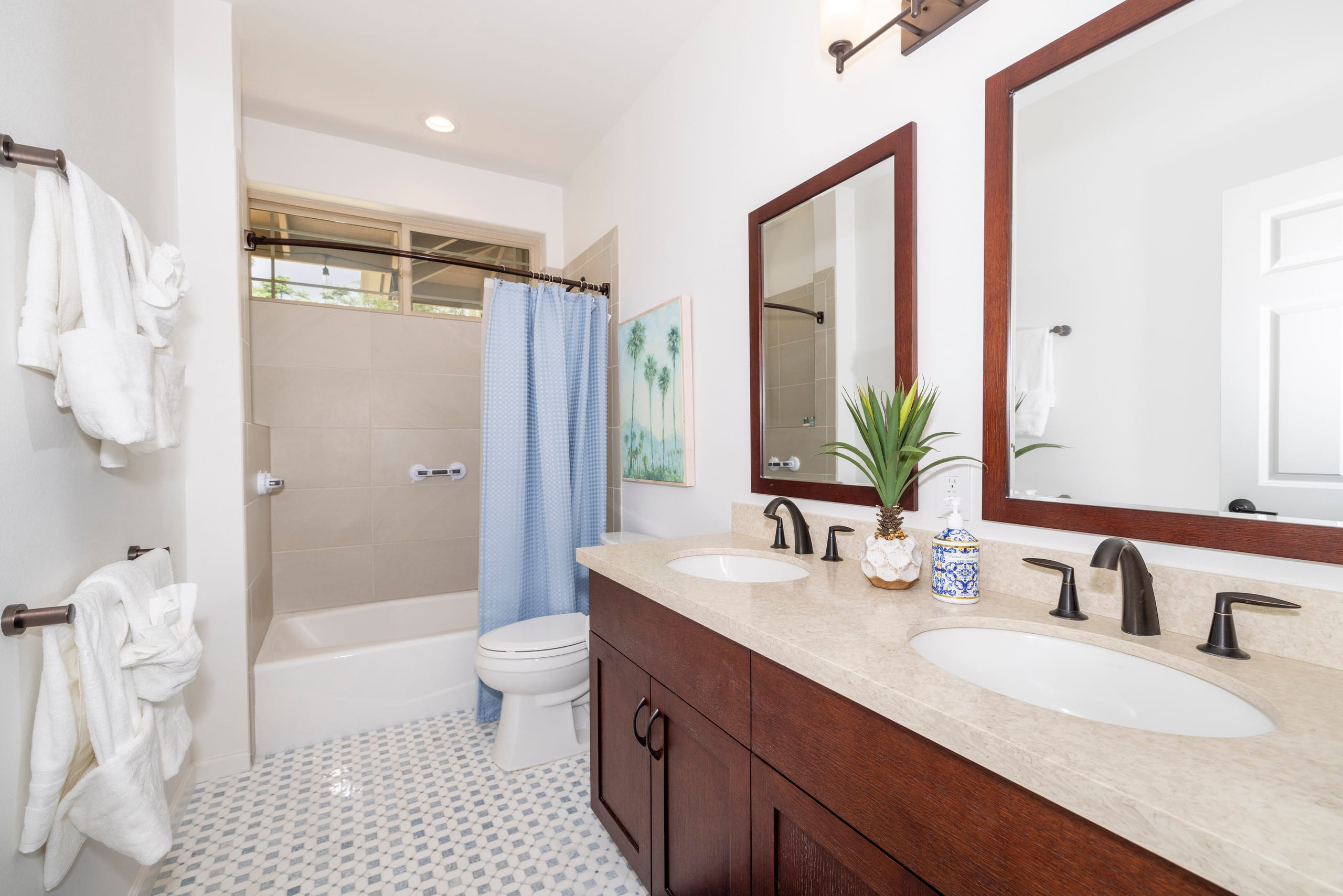 Home in Waianae · ★5.0 · 7 bedrooms · 12 beds · 5.5 private baths - Image 11