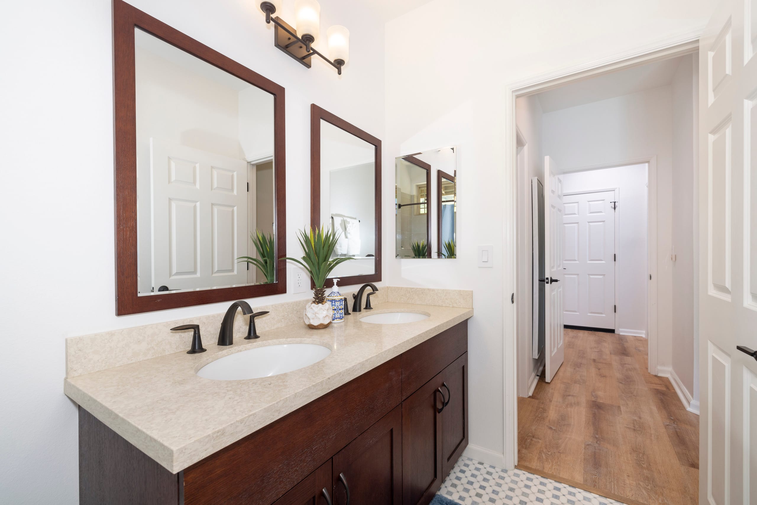 Home in Waianae · ★5.0 · 7 bedrooms · 12 beds · 5.5 private baths - Image 15