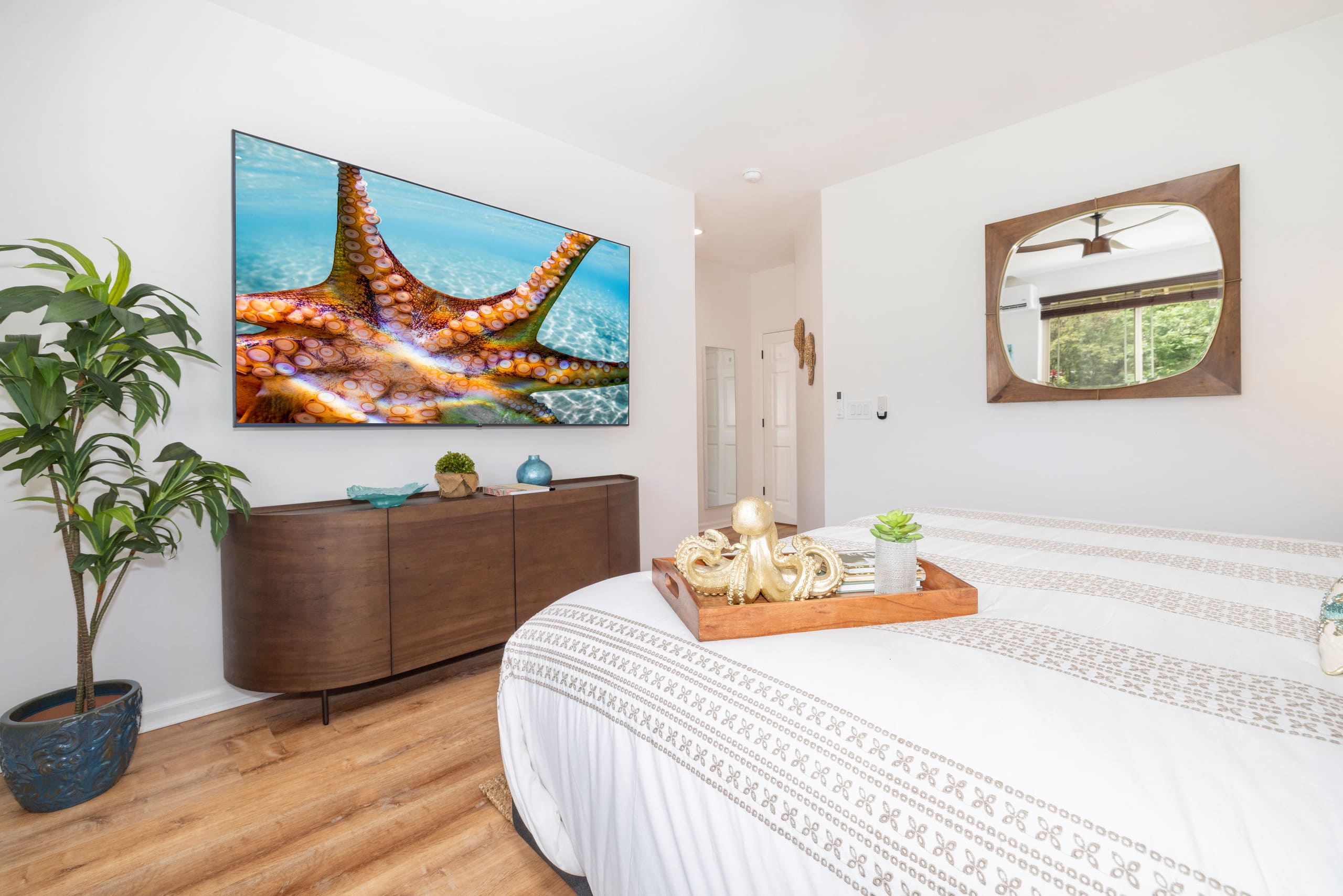 Home in Waianae · ★5.0 · 7 bedrooms · 12 beds · 5.5 private baths - Image 4