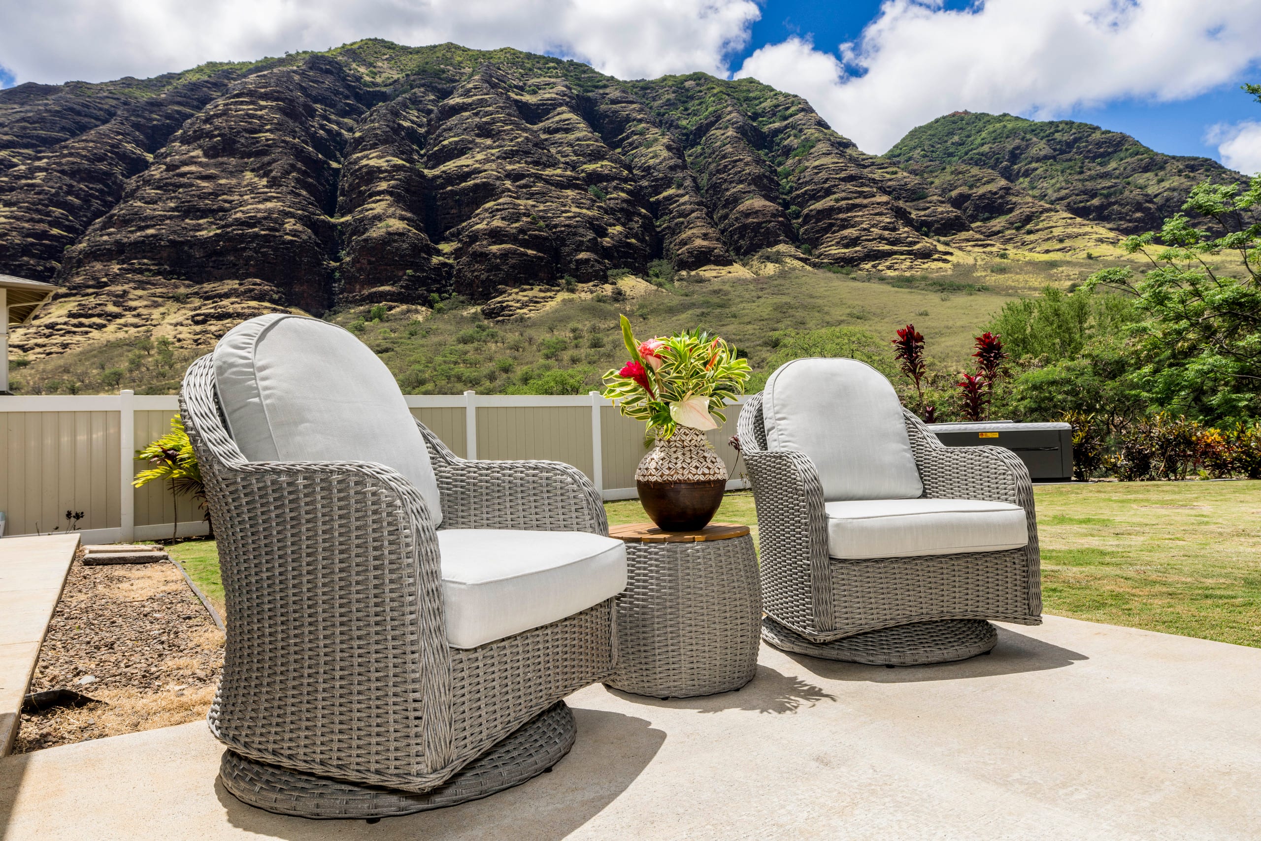 Home in Waianae · ★5.0 · 7 bedrooms · 12 beds · 5.5 private baths - Image 28