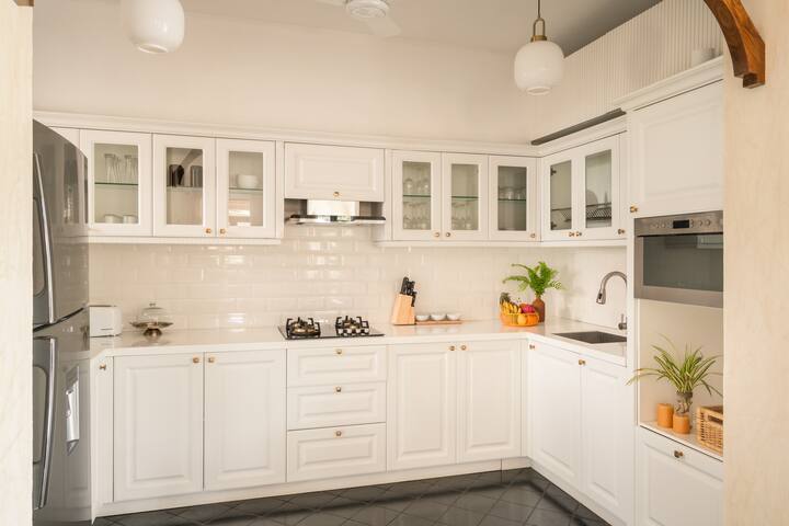 Full kitchen image 1