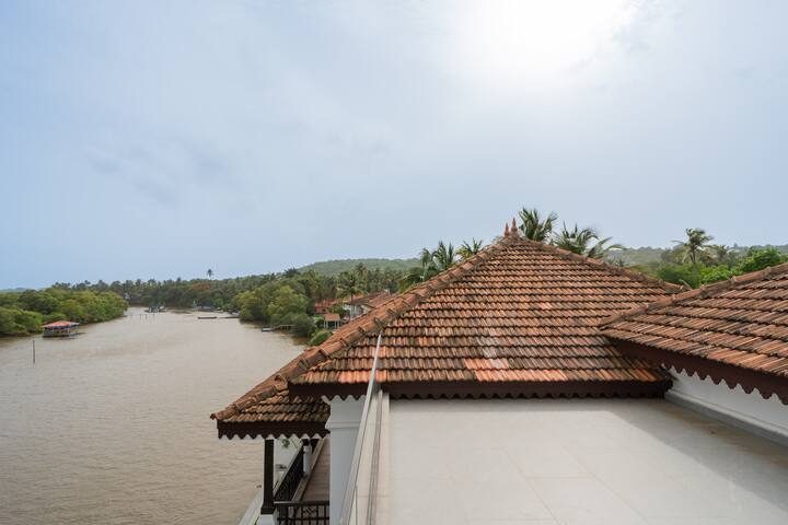 ELIVAAS privé Villa Fleuve · Villa By the River W/ Infinity Pool, Lift & Bar
