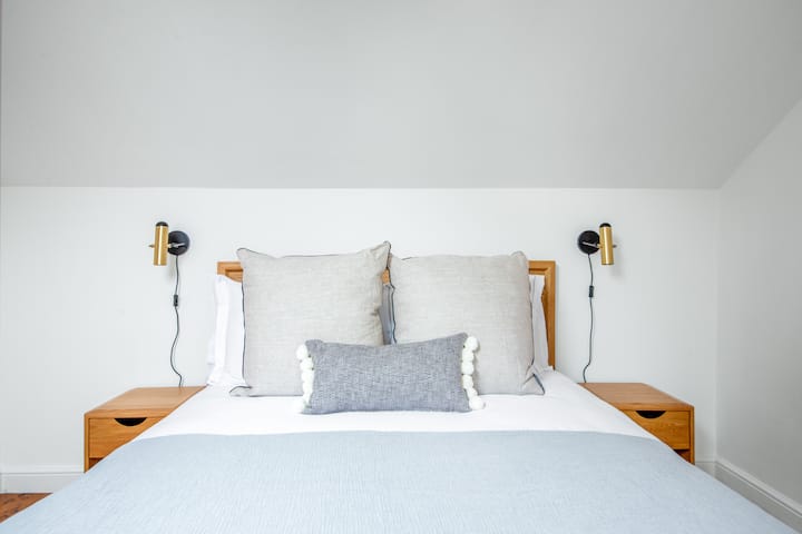 - Chambres avec très grand lit 