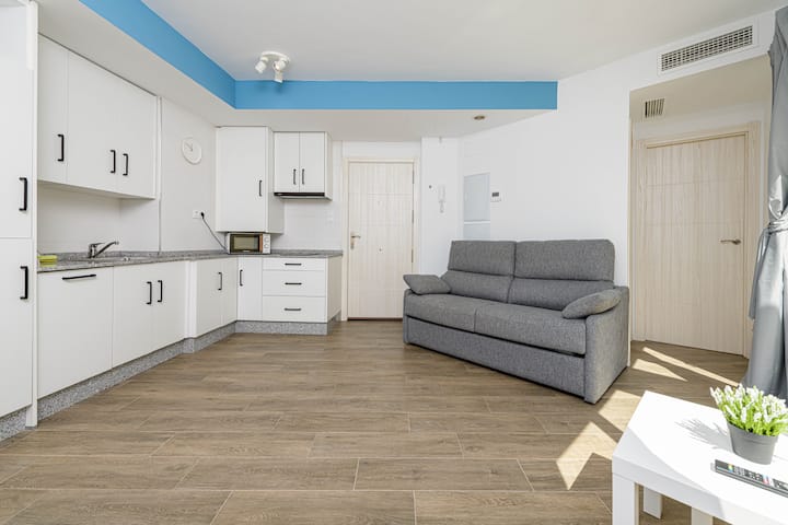 Wintowinrentals Penthouse, Private Terrace, Beach - Rincón de la Victoria
