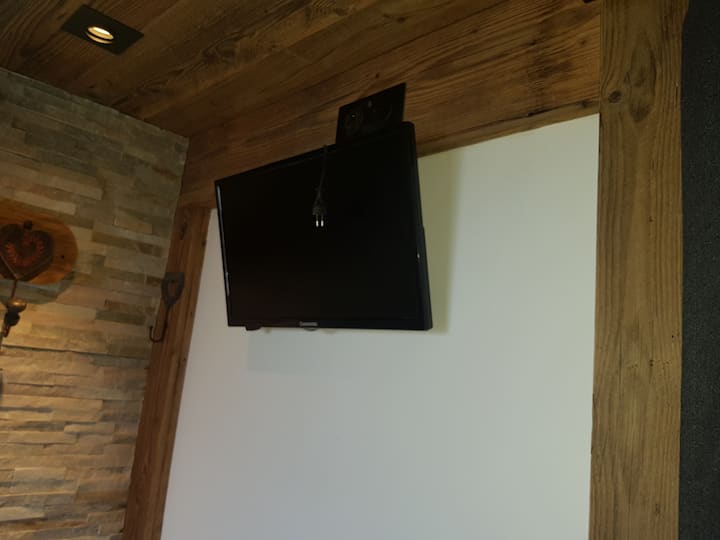 ТЕЛЕВИЗОР ВЪВ ВТОРА СПАЛНЯ