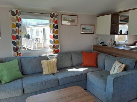 Top Airbnb: Beautiful Caravan by the Beach in Wells Next The Sea