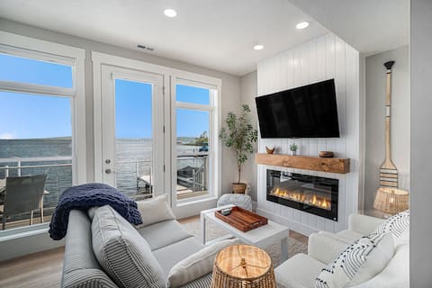 Lakeside Luxe Retreat + Sauna!