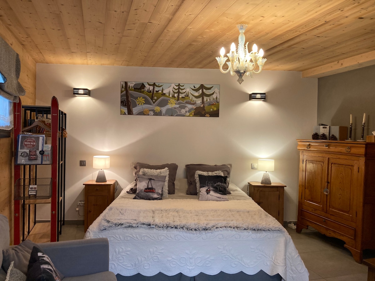 位于法国阿尔卑斯山Vallorcine Mont Blanc的全新四星级小屋一楼，是情侣的理想出租房源，适合在山区度假