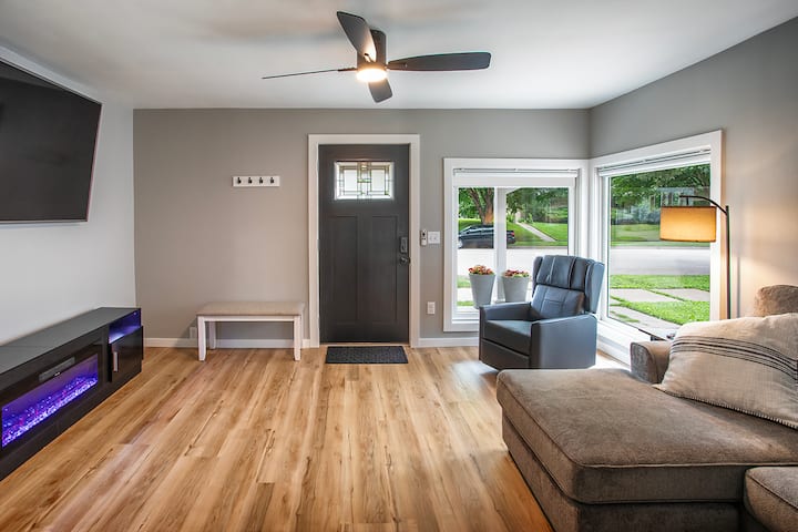 Parkside Pet Friendly Bungalow - Winona, MN