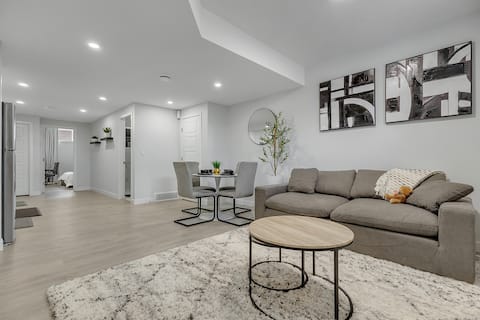 Top Airbnb: Serene Luxury Getaway in Glacier Ridge