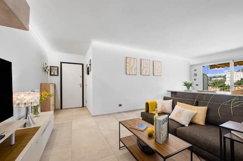 Popular Airbnb listing: Bright and air-conditioned 3-person apartment with sea view + Parking in Menton