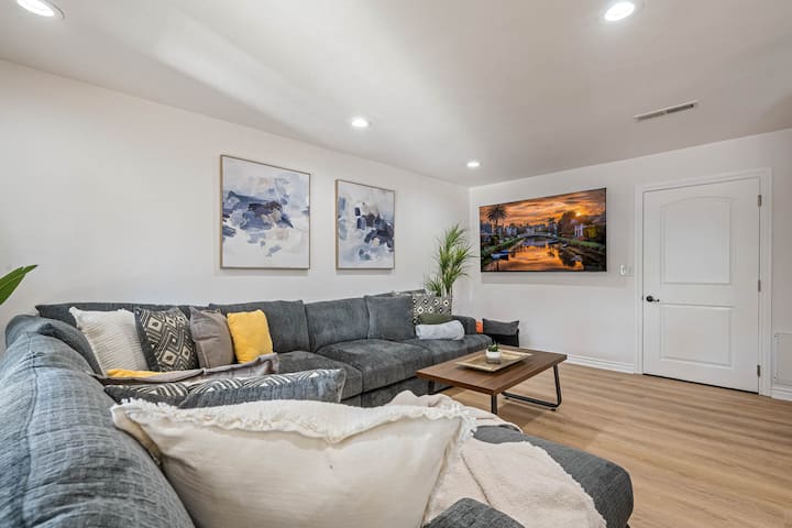 186 - Sleek Modern Home With Pool & Spa - 聖塔克拉利塔