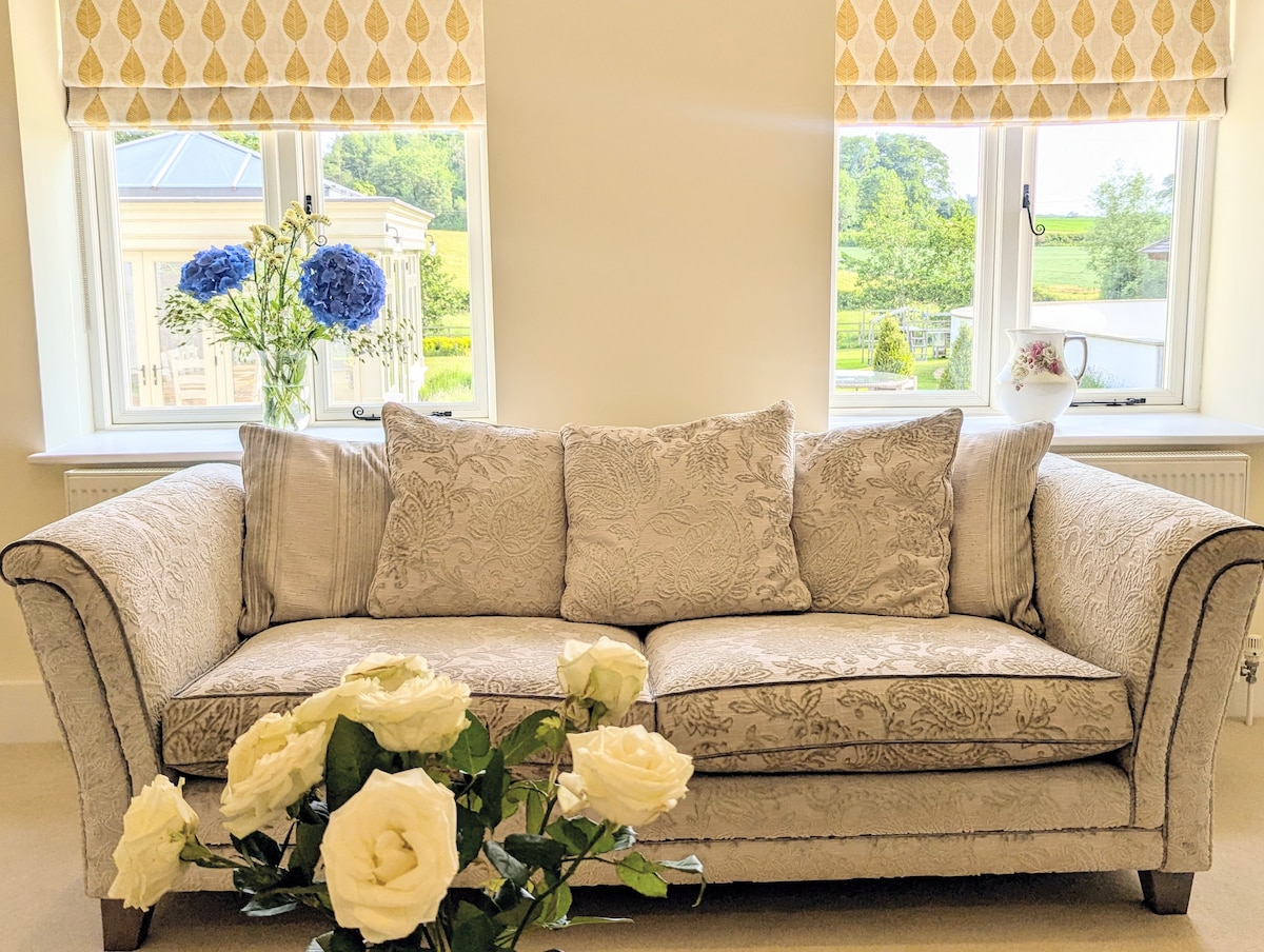 Top performing Airbnb: Exclusive Countryside Retreat Luxury Pool & HotTub in Buckinghamshire