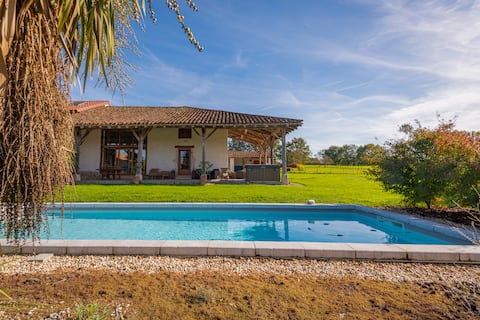 Family farm with pool & jacuzzi