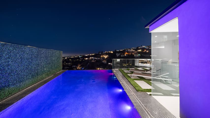 Where is Flame Kiss The fire