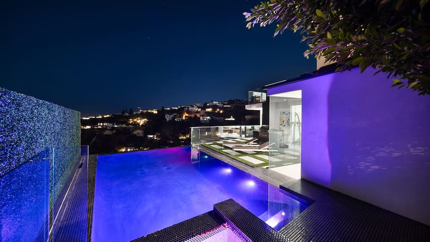 Where is Flame Kiss The fire