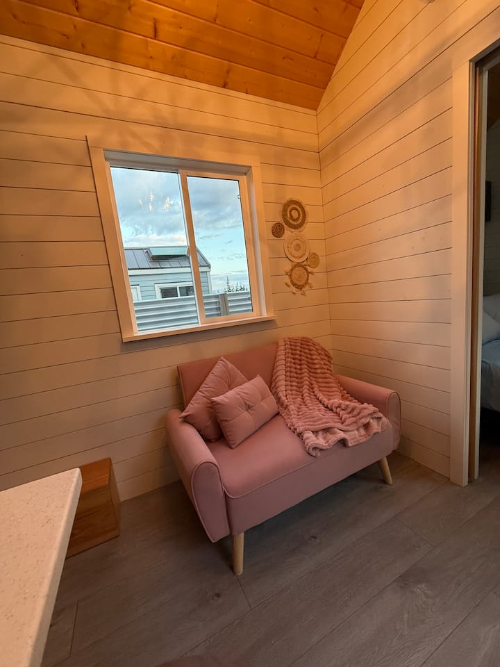 Tiny Coastal Escape Grey House - サンシャイン・コースト・リージョナル・ディストリクト