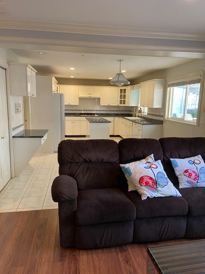 Spacious 5br House In Vancouver! - Vancouver