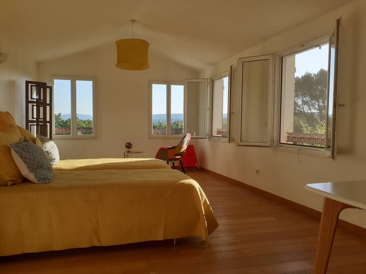 Grande Chambre Avec Vue Au Calme - Pertuis
