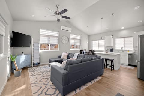 Bayview Bigfoot steps to Lake Pend Oreille/HotTub